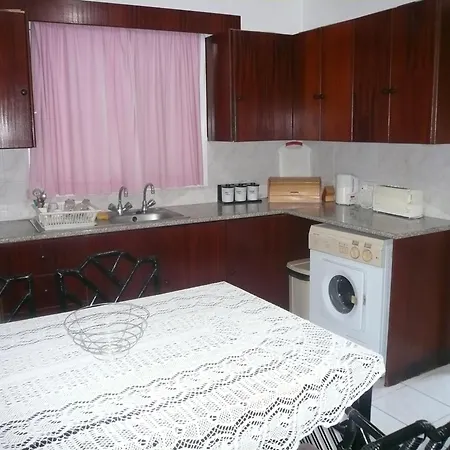 Апарт-отель Greenfields Country Club Лимасол