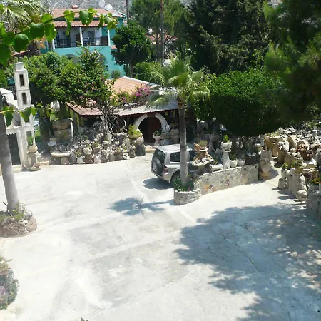Greenfields Country Club Апарт-отель Лимасол